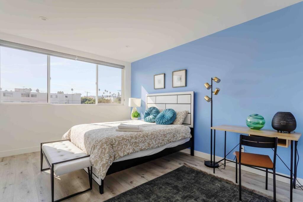 Stunning Hollywood Townhouse With Sunny Views Casa de férias Los Angeles