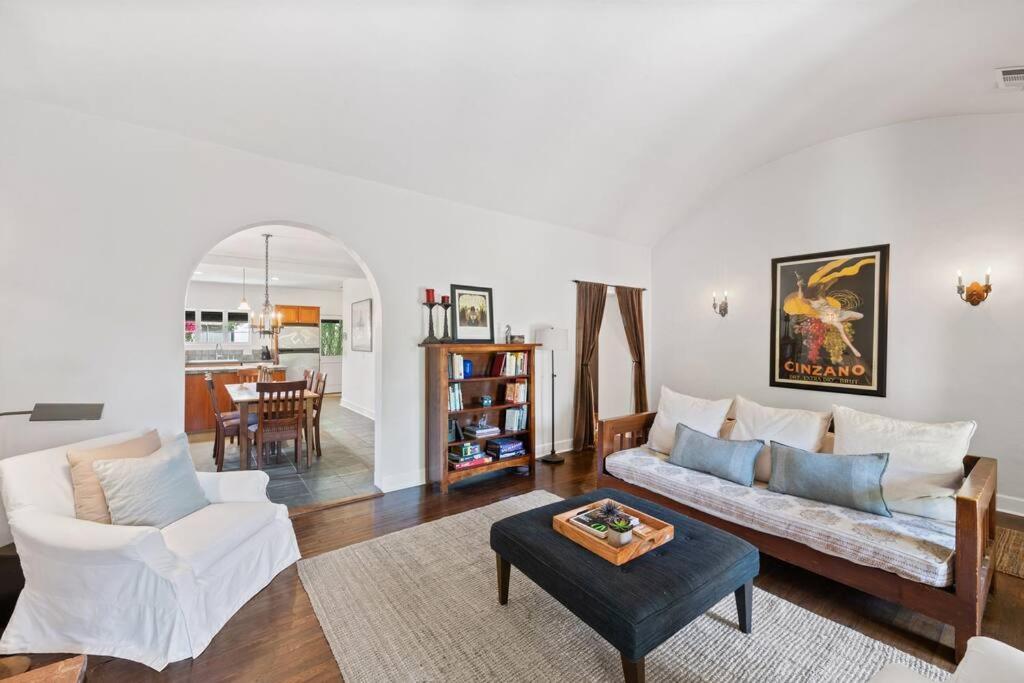 Secluded 4br Spanish Oasis In The Heart Of La *