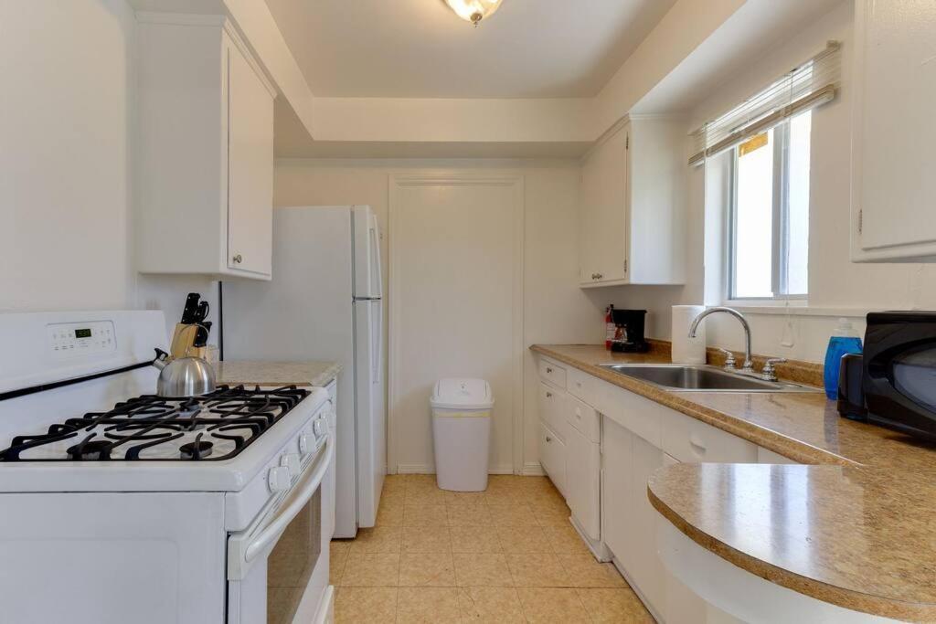 2 Bedroom Mid-wilshire Charmer Close To Downtown Los Angeles