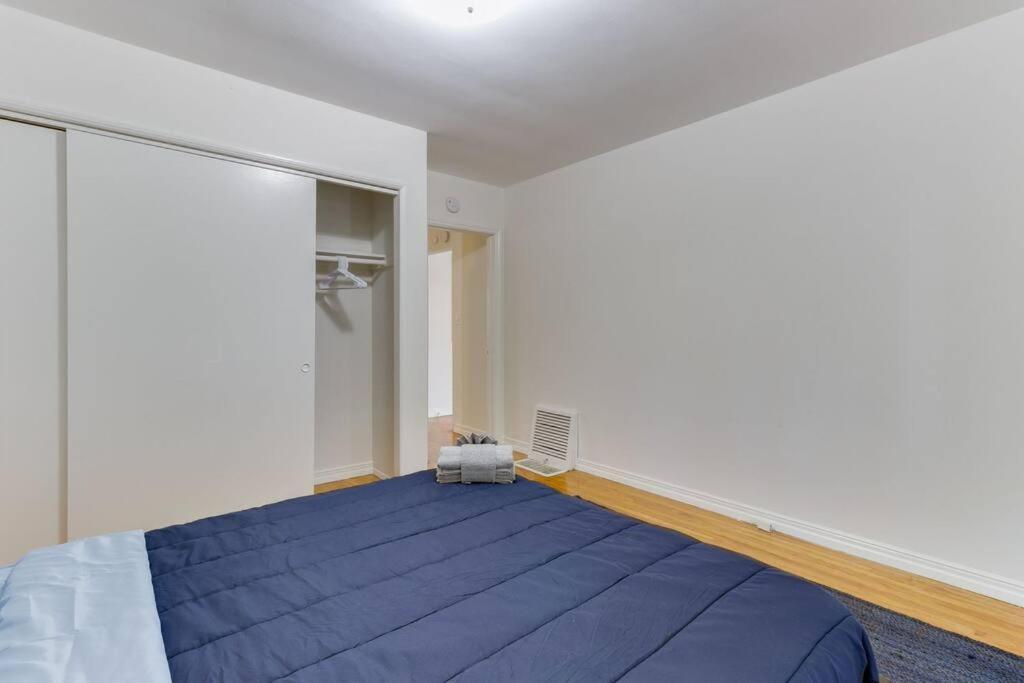 2 Bedroom Mid-wilshire Charmer Close To Downtown
