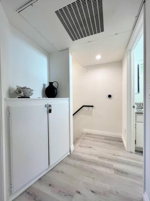 Hollywood Black Habitat Holiday home *