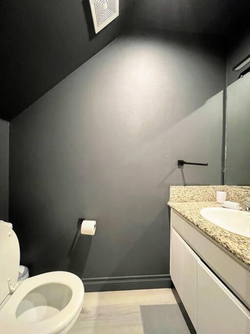 Hollywood Black Habitat Holiday home Los Angeles