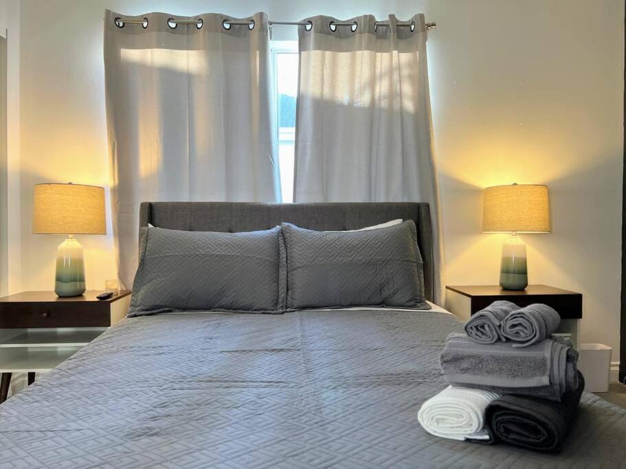 Hollywood Black Habitat Holiday home Los Angeles