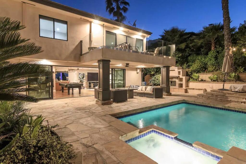 Gorgeous W/pool, Spa, B-ball Court & View! Villa