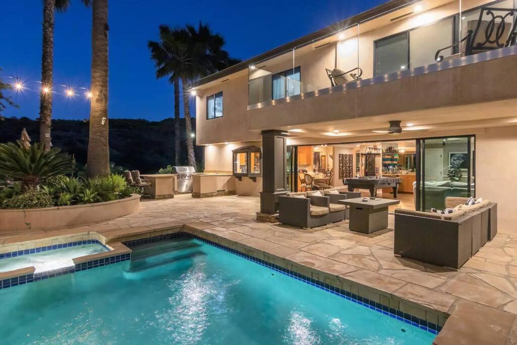 Gorgeous W/pool, Spa, B-ball Court & View! Villa *