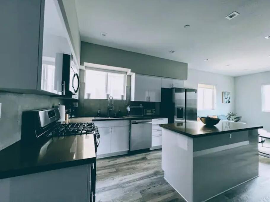 Casa de férias 4br Townhouse In Mid City -cr1