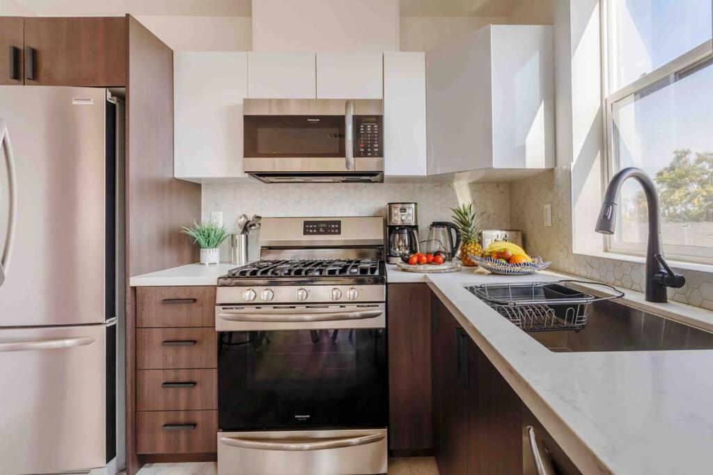 Stunning Hollywood Townhouse With Sunny Views Casa de férias *