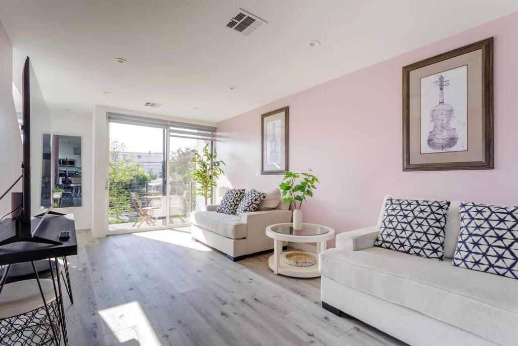 Casa de férias Stunning Hollywood Townhouse With Sunny Views *
