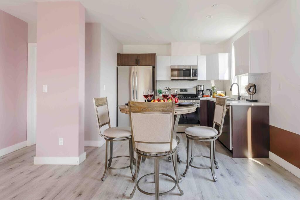 Stunning Hollywood Townhouse With Sunny Views Los Angeles