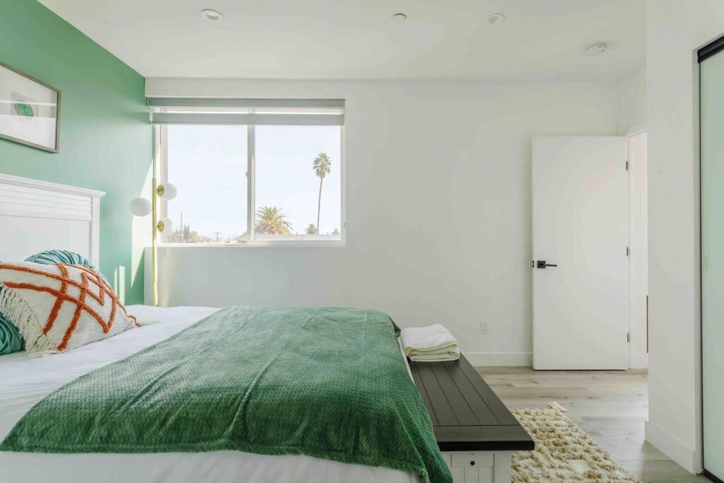 Stunning Hollywood Townhouse With Sunny Views Casa de férias Los Angeles