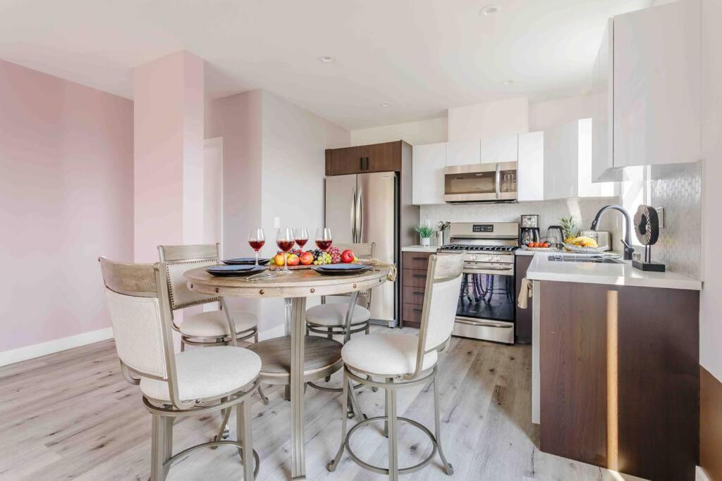 Casa de férias Stunning Hollywood Townhouse With Sunny Views *