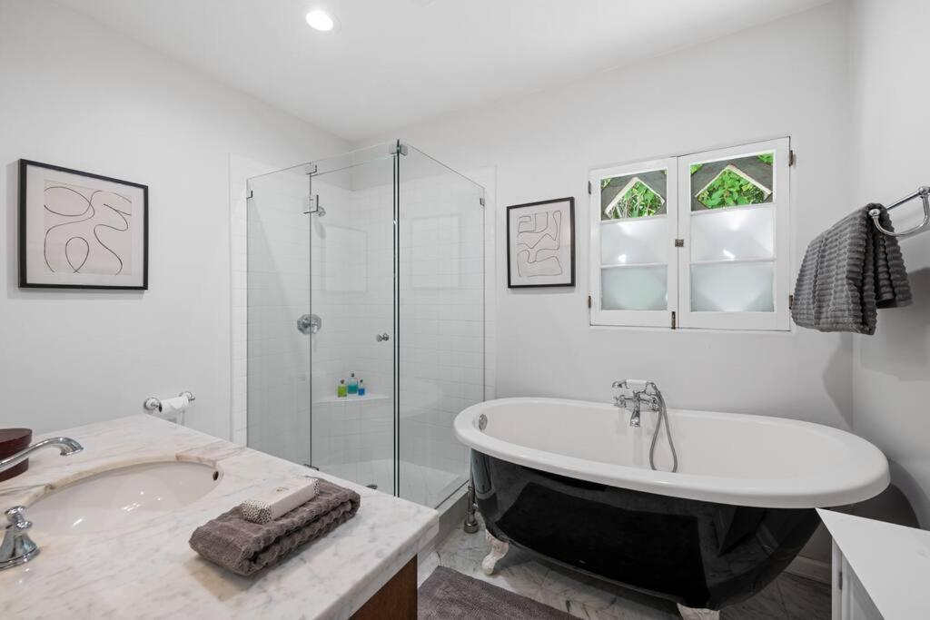 Holiday home Secluded 4br Spanish Oasis In The Heart Of La Los Angeles