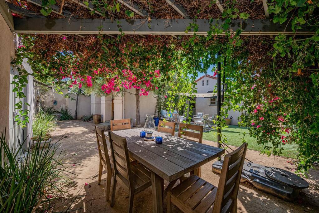 Secluded 4br Spanish Oasis In The Heart Of La Holiday home *