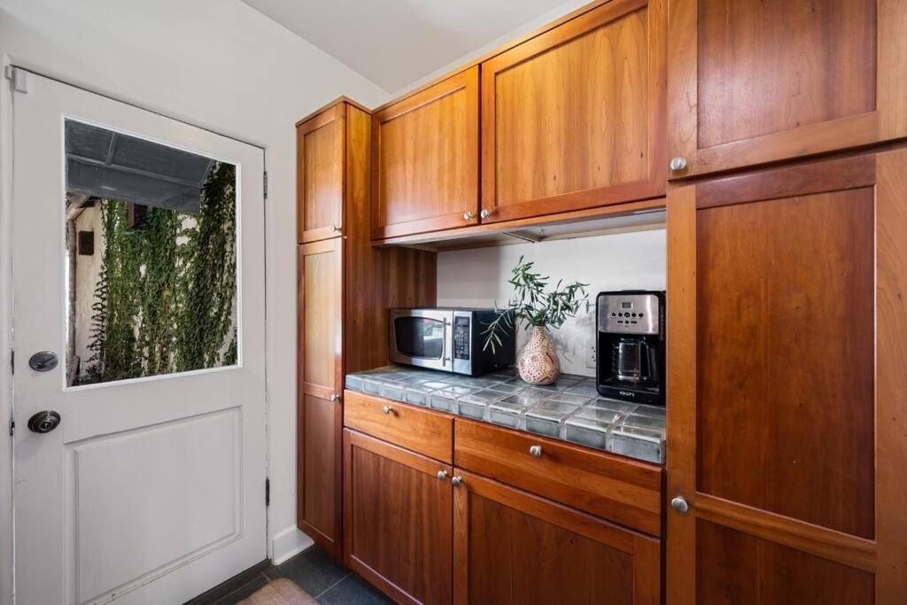 Holiday home Secluded 4br Spanish Oasis In The Heart Of La Los Angeles