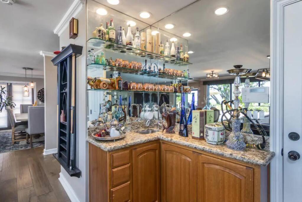 Gorgeous W/pool, Spa, B-ball Court & View! Villa *