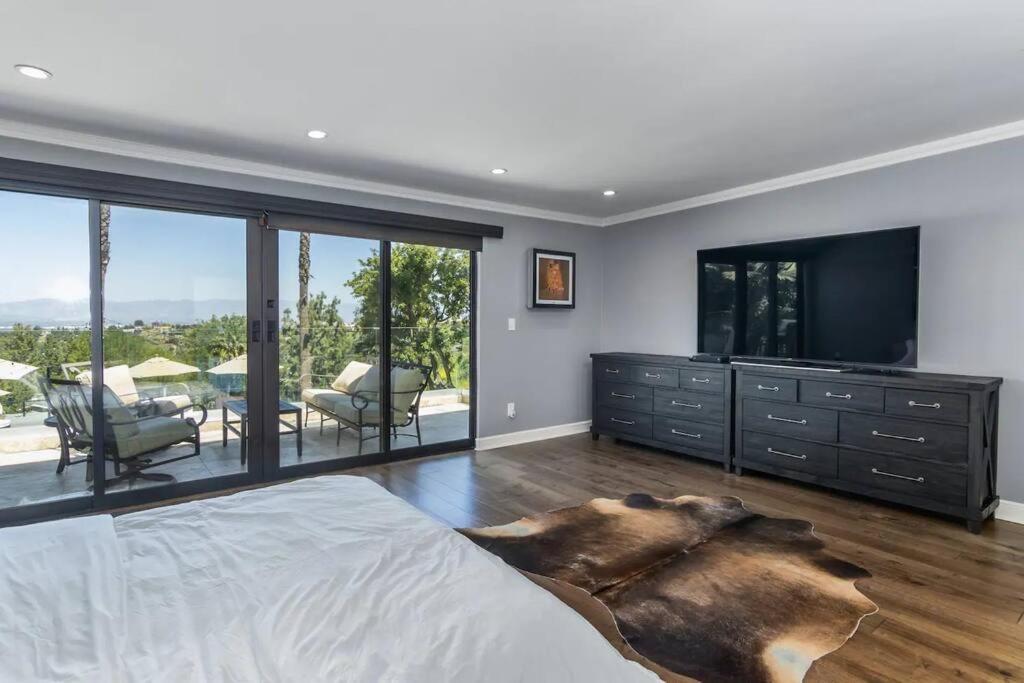 Villa Gorgeous W/pool, Spa, B-ball Court & View! *