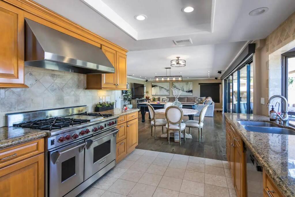 Gorgeous W/pool, Spa, B-ball Court & View!
