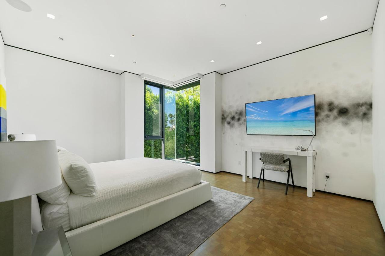 Ultra-modern Mansion In The Heart Of Beverly Hills Villa