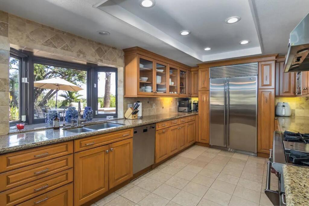 Gorgeous W/pool, Spa, B-ball Court & View! * Los Angeles