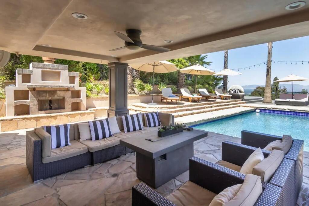 Villa Gorgeous W/pool, Spa, B-ball Court & View! *