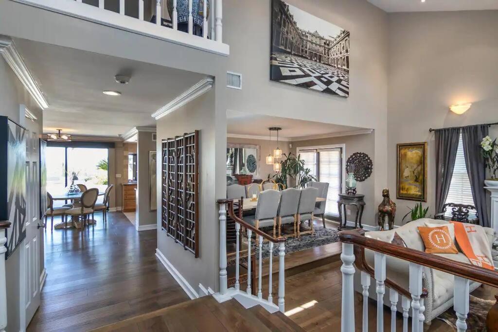 Villa Gorgeous W/pool, Spa, B-ball Court & View!