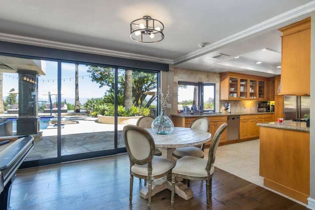 Gorgeous W/pool, Spa, B-ball Court & View! *