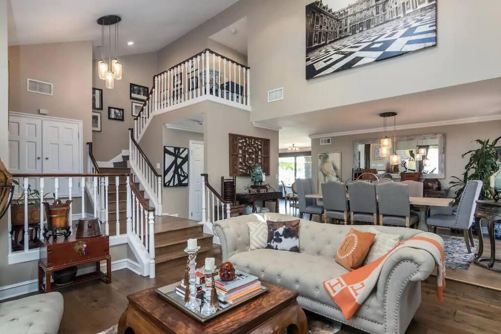 Gorgeous W/pool, Spa, B-ball Court & View! Villa