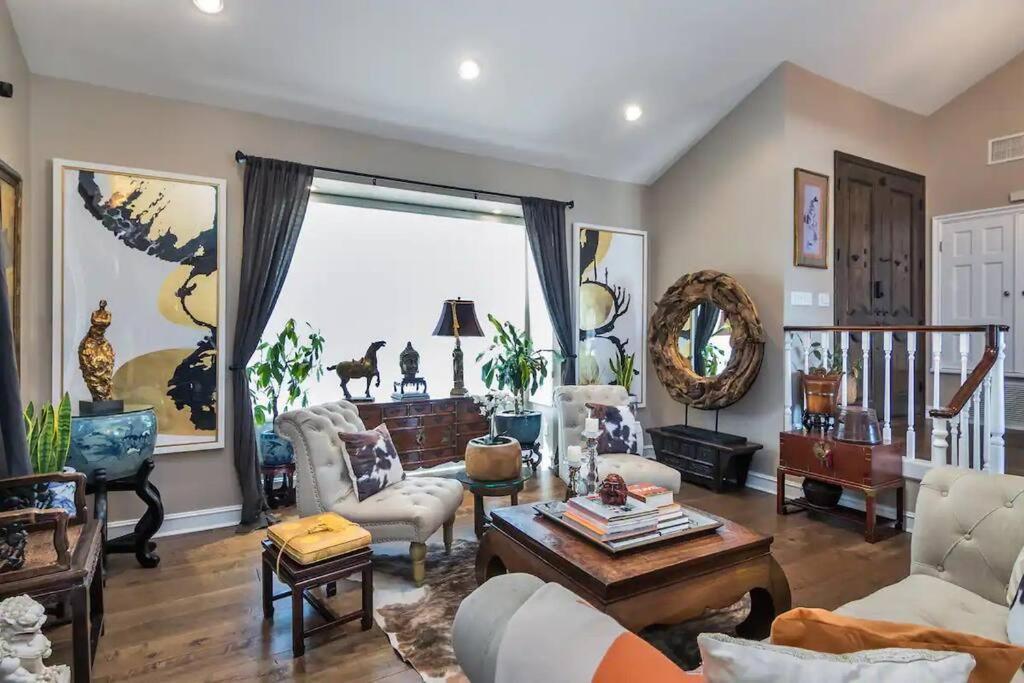 Villa Gorgeous W/pool, Spa, B-ball Court & View!
