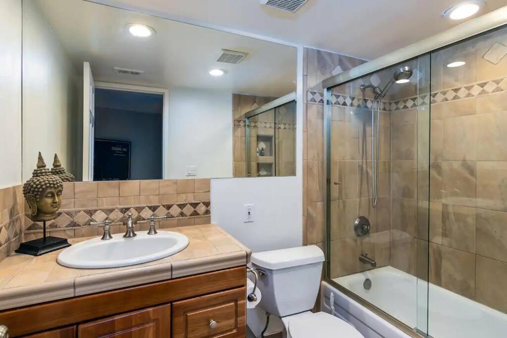 Gorgeous W/pool, Spa, B-ball Court & View! Villa *
