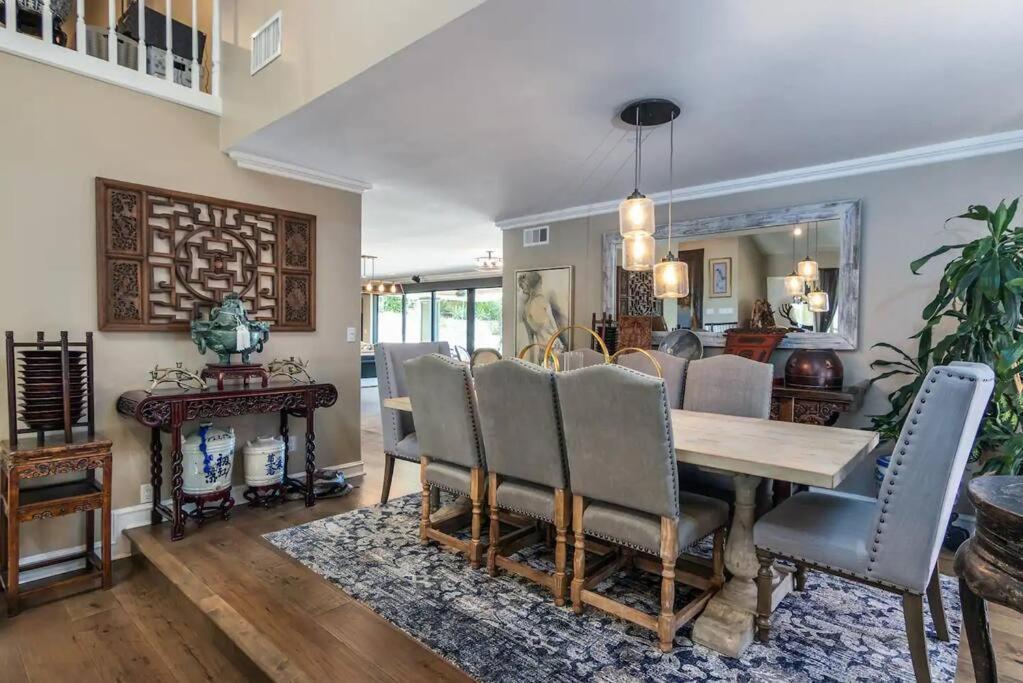 Gorgeous W/pool, Spa, B-ball Court & View! *
