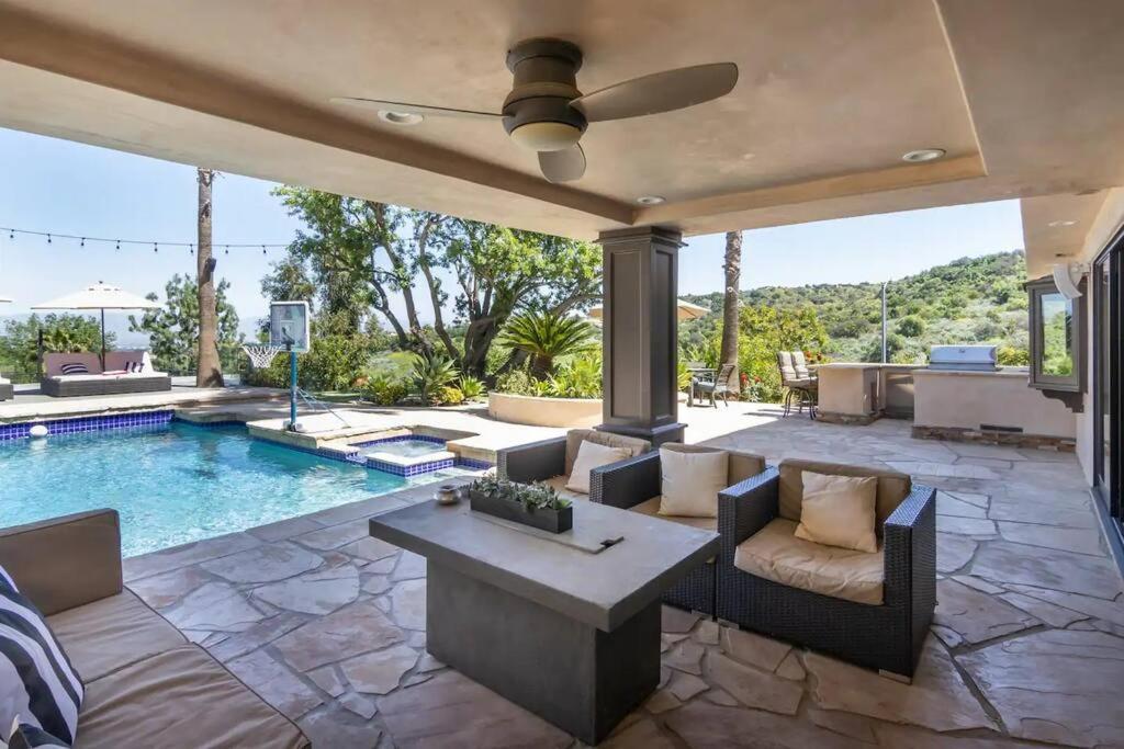 Gorgeous W/pool, Spa, B-ball Court & View! * Los Angeles