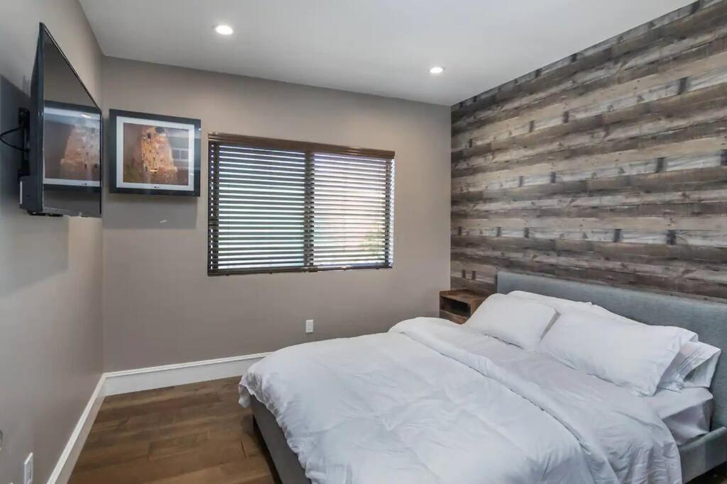 Gorgeous W/pool, Spa, B-ball Court & View! *