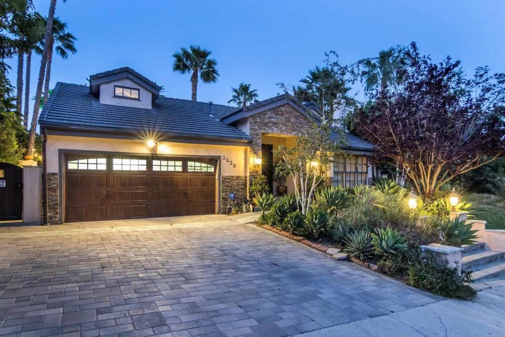 Gorgeous W/pool, Spa, B-ball Court & View!