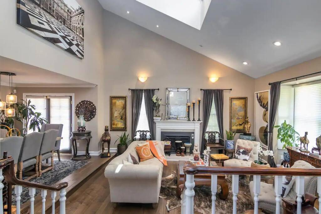 Gorgeous W/pool, Spa, B-ball Court & View!