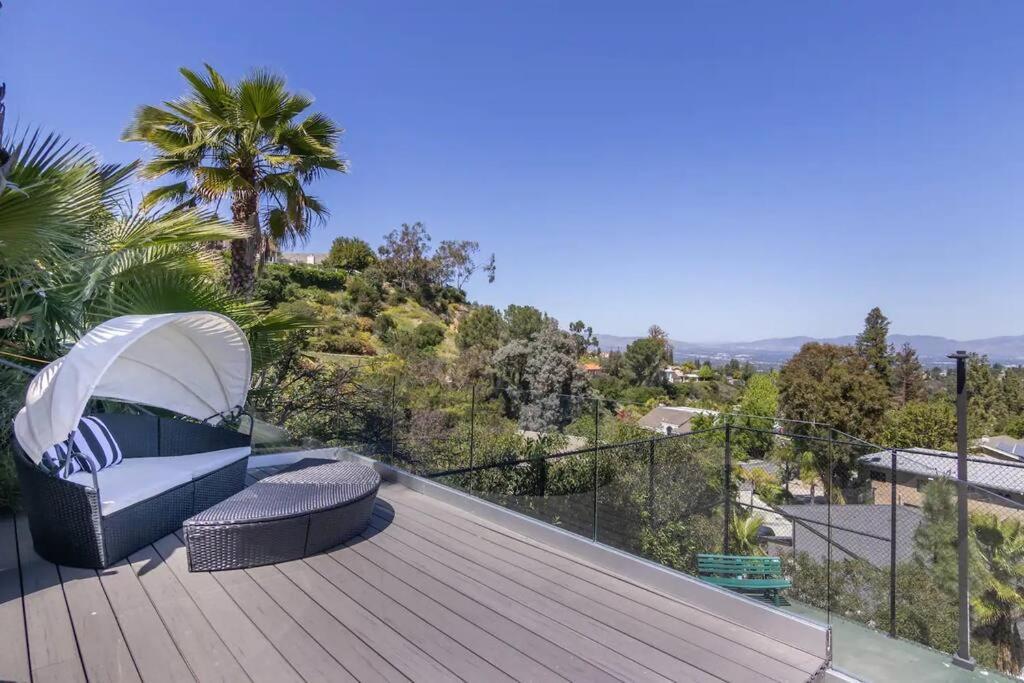 Gorgeous W/pool, Spa, B-ball Court & View! Villa