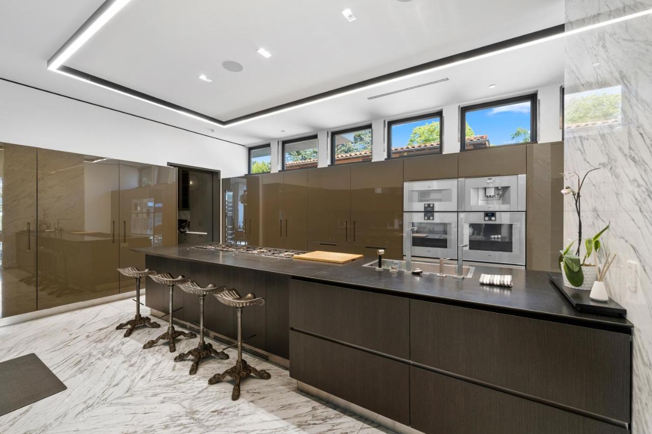 Ultra-modern Mansion In The Heart Of Beverly Hills *