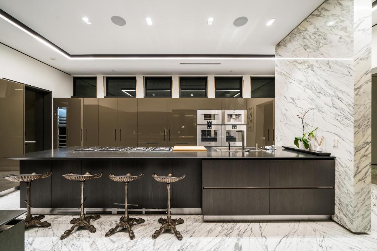 Ultra-modern Mansion In The Heart Of Beverly Hills