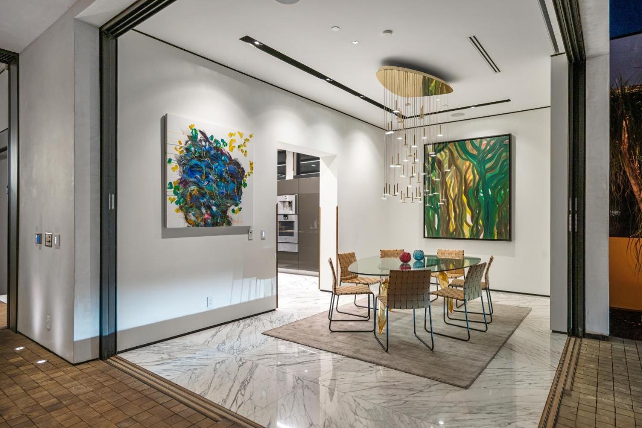 Ultra-modern Mansion In The Heart Of Beverly Hills Villa