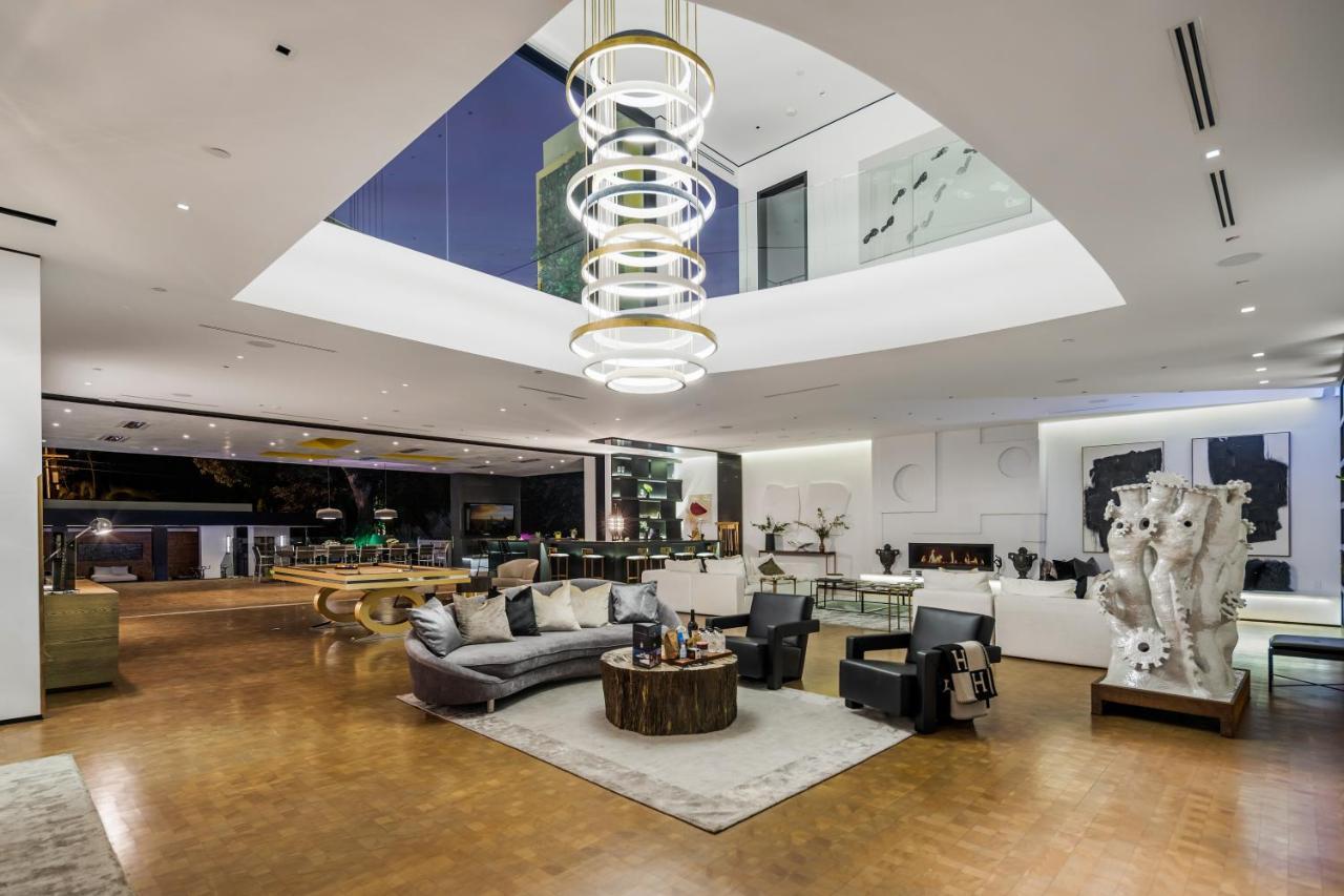 Villa Ultra-modern Mansion In The Heart Of Beverly Hills *