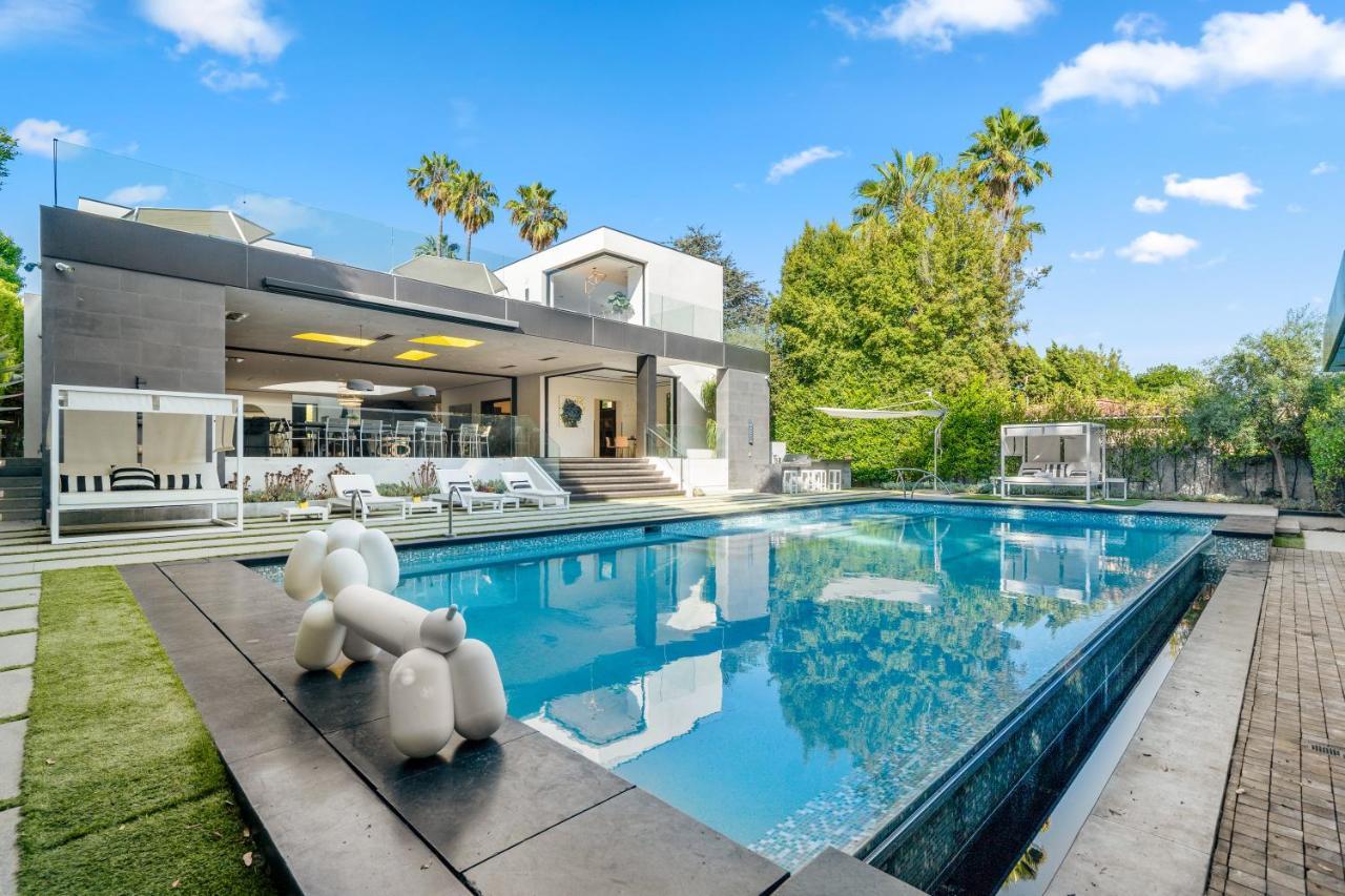 Ultra-modern Mansion In The Heart Of Beverly Hills