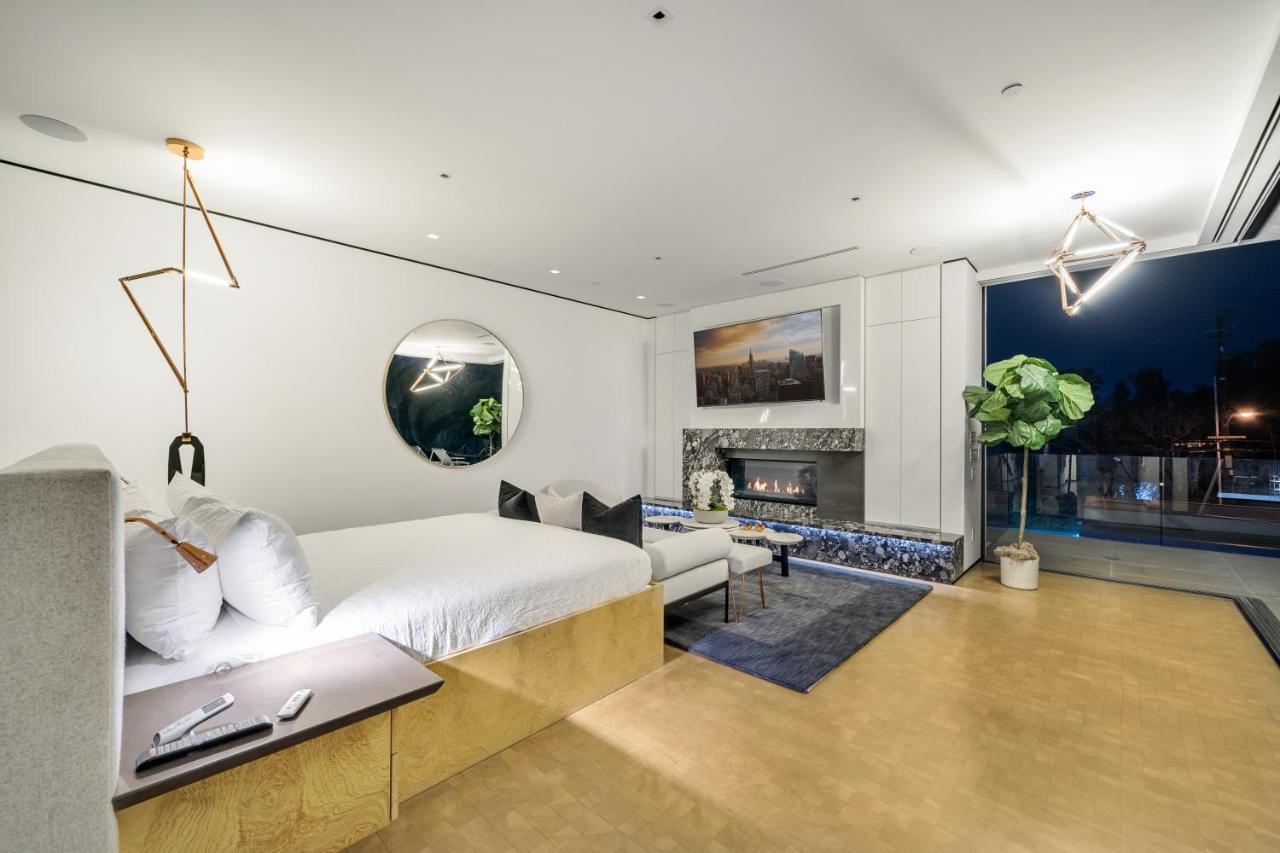 Ultra-modern Mansion In The Heart Of Beverly Hills Villa