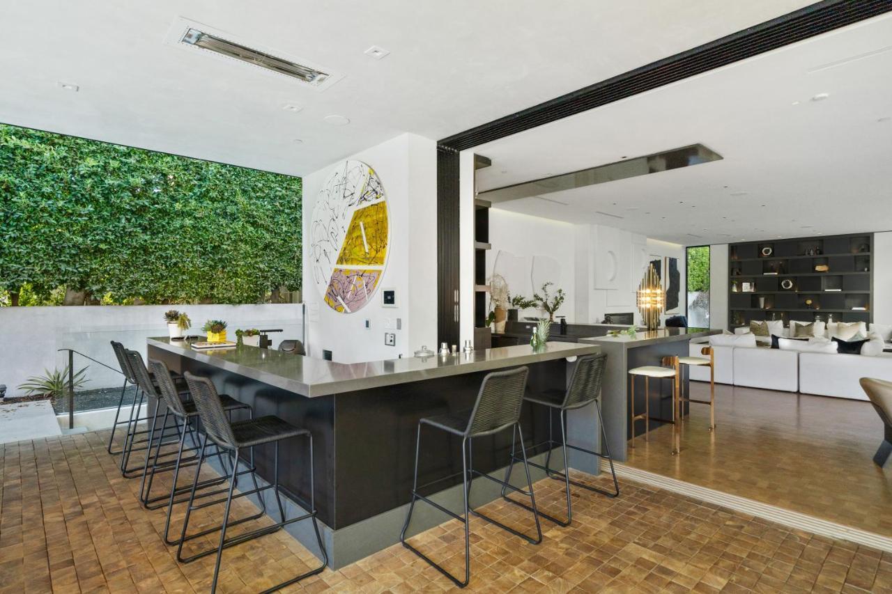 Ultra-modern Mansion In The Heart Of Beverly Hills