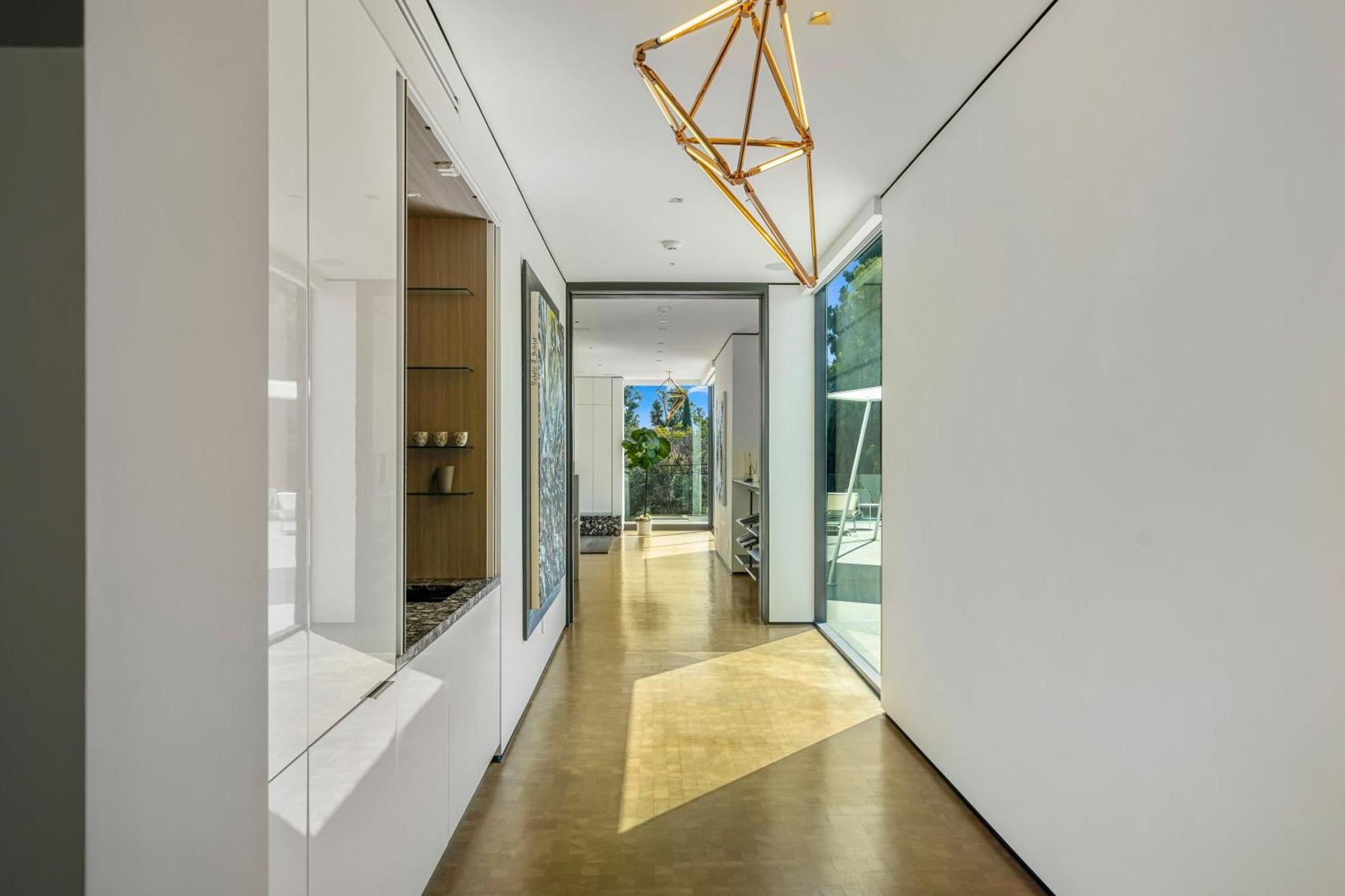 Ultra-modern Mansion In The Heart Of Beverly Hills *