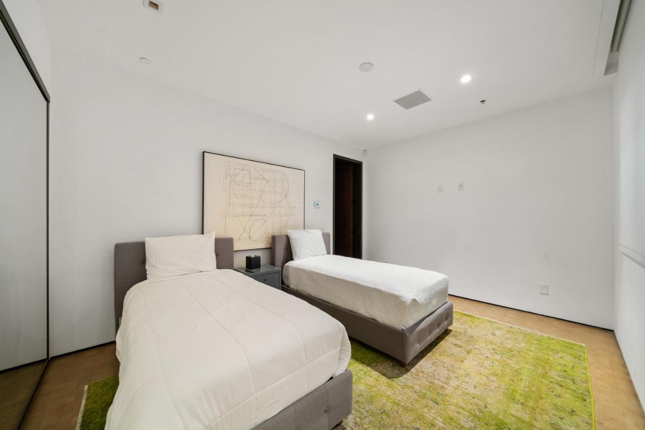 Villa Ultra-modern Mansion In The Heart Of Beverly Hills *