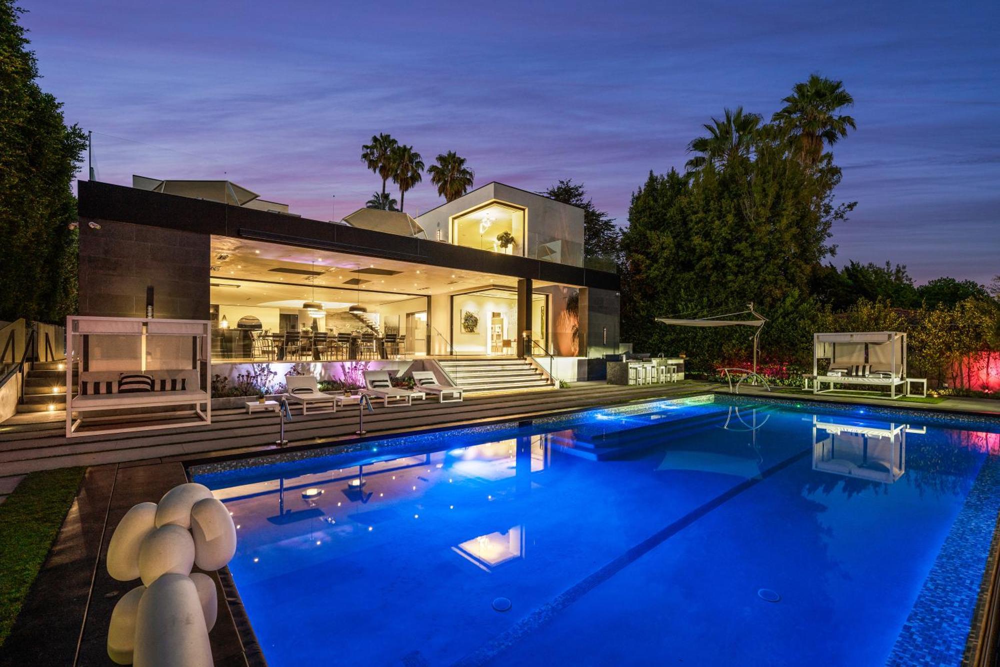Ultra-modern Mansion In The Heart Of Beverly Hills