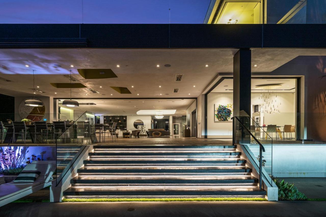 Ultra-modern Mansion In The Heart Of Beverly Hills Villa