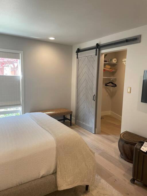 Apartment The Santa Monica Area, Any Days,newly Remodeled *