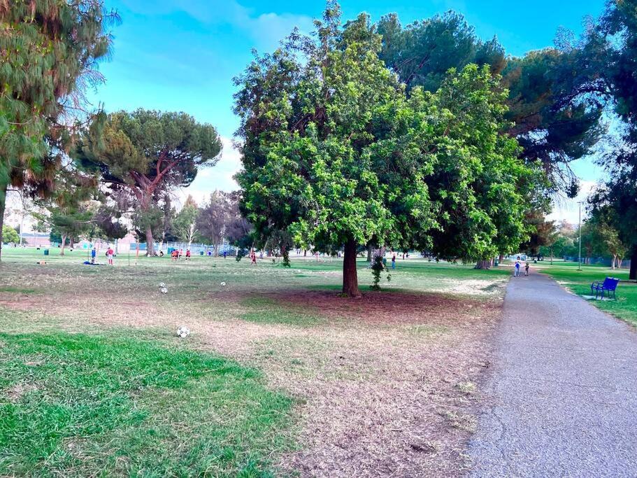 Hidden Gem La: 2bd W/ Dreamy Backyard Holiday home *