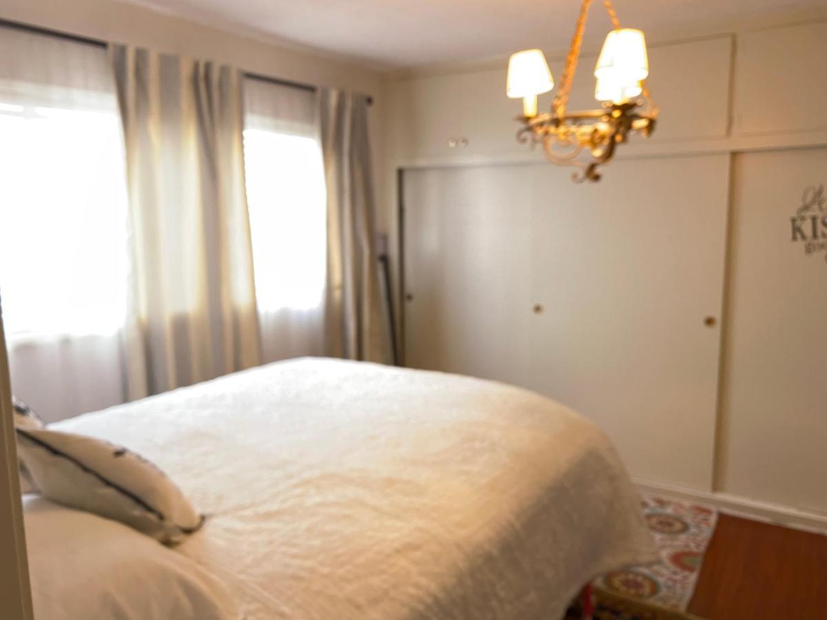 Homestay In Beverly Hills - Private Bedroom & Bath For Female Only - Near Beverly Center, Cedars Sinai Hospital, The Grove Los Angeles