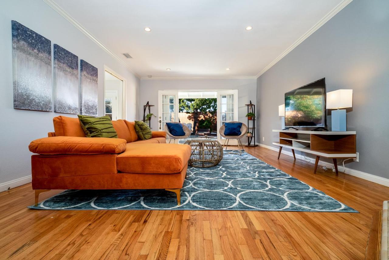 Beautiful Sunny La Oasis - 4br,2bt Whole House - Private Pool And Large Backyard! Los Angeles